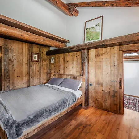 Charming In Chalet In Le Gleise- What'app - 0034-635-518-216 - For Reservations!! アパート *