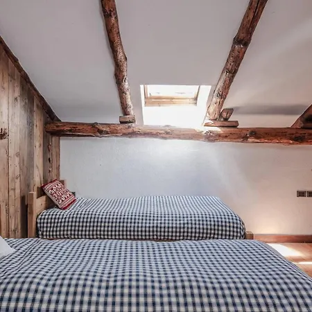 Charming In Chalet In Le Gleise- What'app - 0034-635-518-216 - For Reservations!! アパート Granges Suppas