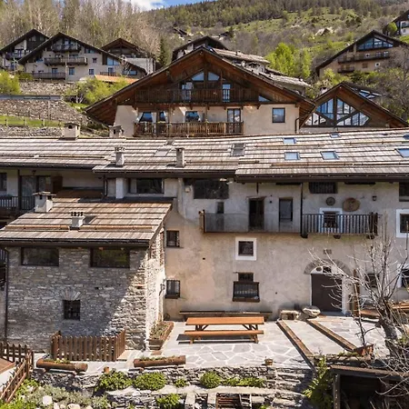 Apartman Charming In Chalet In Le Gleise- What'app - 0034-635-518-216 - For Reservations!!